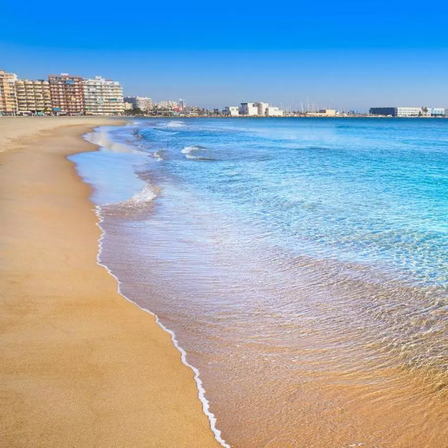 La preciosa playa de Alicante que lleva 40 años consecutivos luciendo Bandera Azul