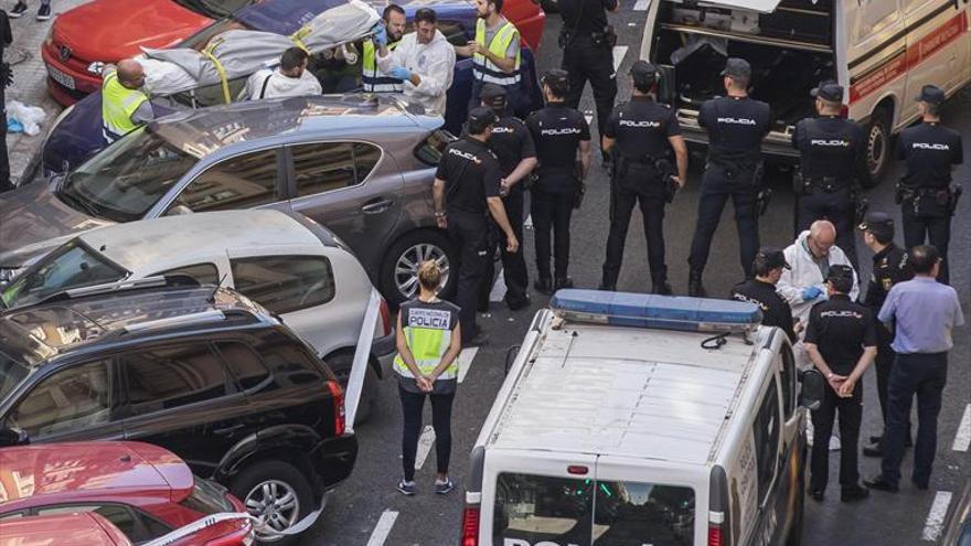 Apuñalado en Valencia un policía que perseguía a un descuartizador