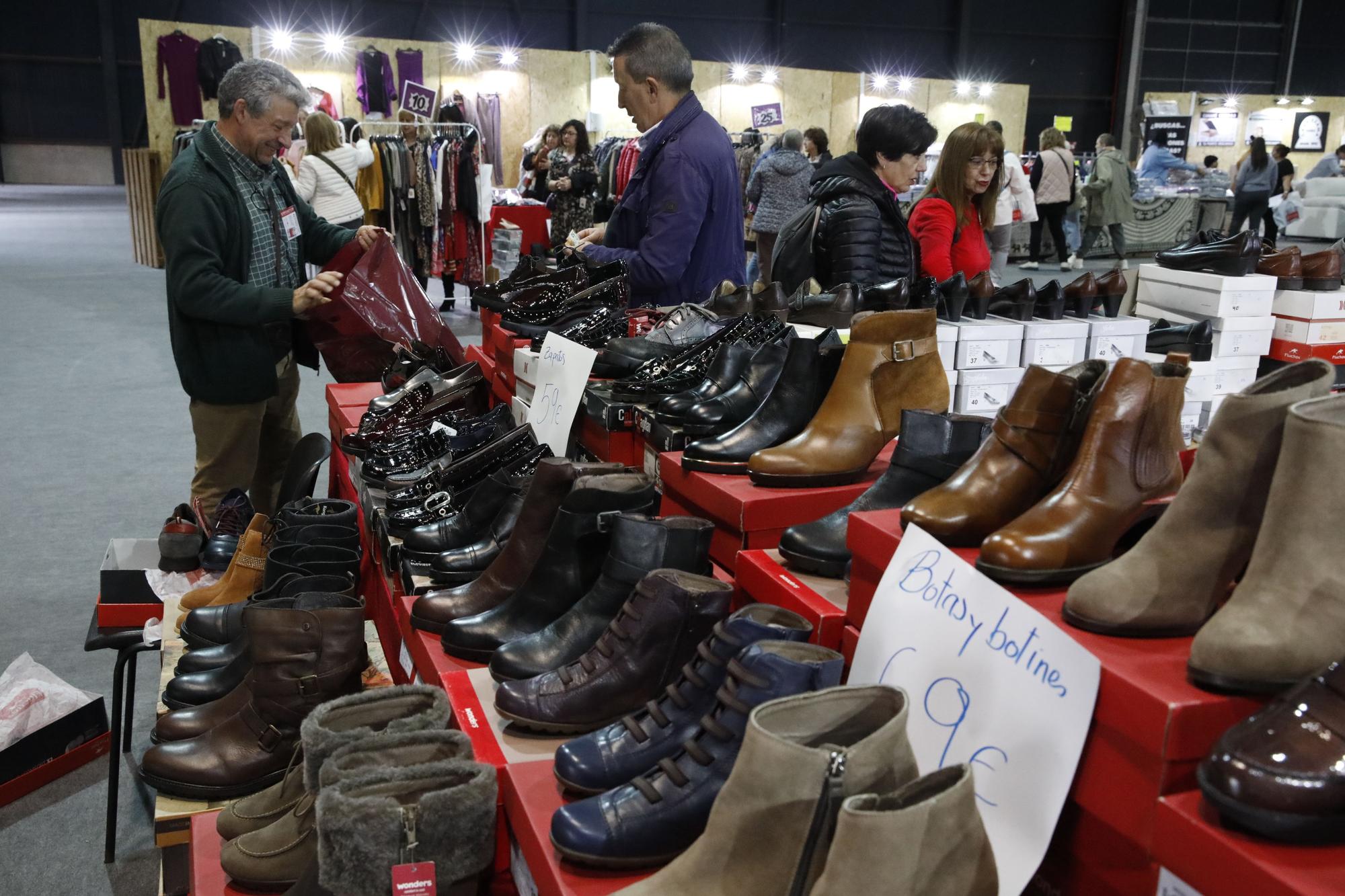 En imágenes: La feria de stocks de Gijón vuelve a abrir sus puertas