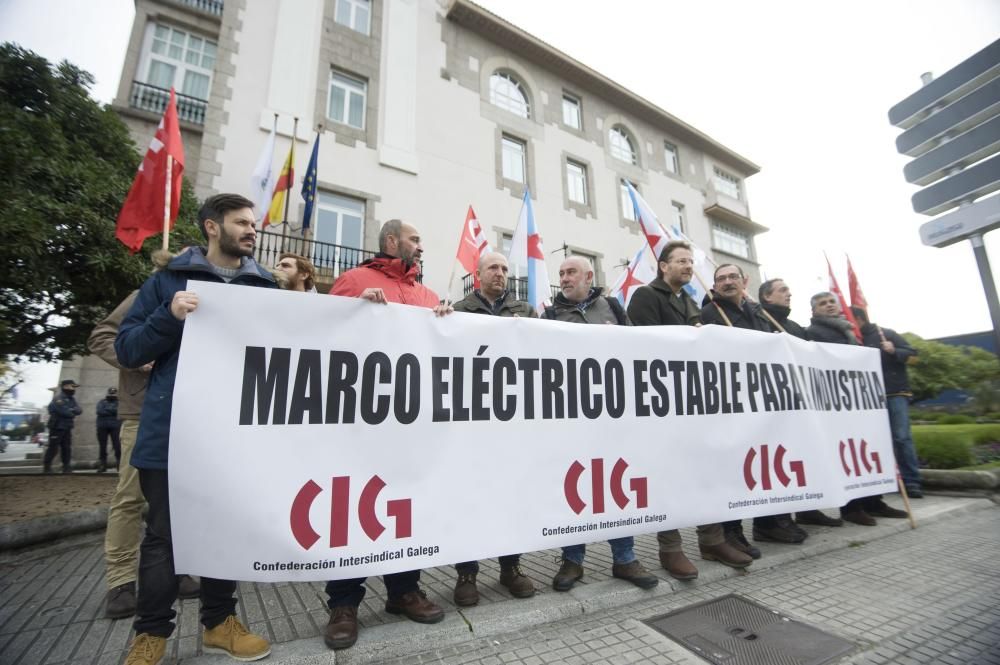 Protesta contra la puja de las primas eléctricas.