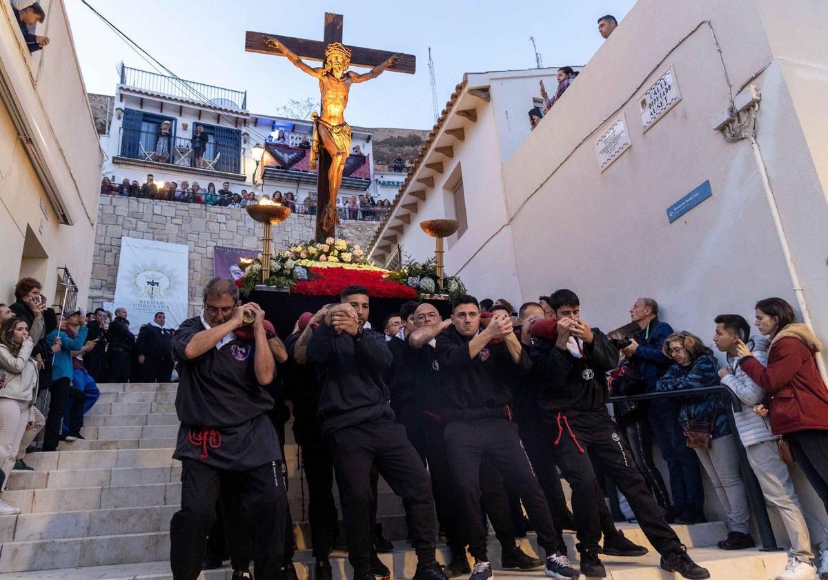 La Hermandad de Santa Cruz el miércoles santo de 2024.