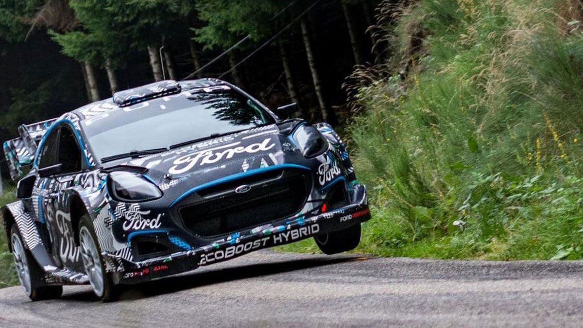 Loeb, al volante del Ford Puma Rally1 en la Costa Brava