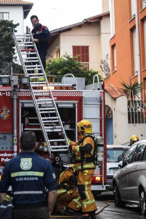 Un hombre se suicida en Palma provocando una nube tóxica que afecta a tres policías