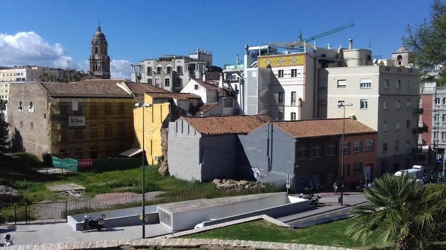 La foto de archivo nos muestra esta zona un poco asilvestrada de la Málaga monumental, que necesita como agua de mayo una reforma urbanística.