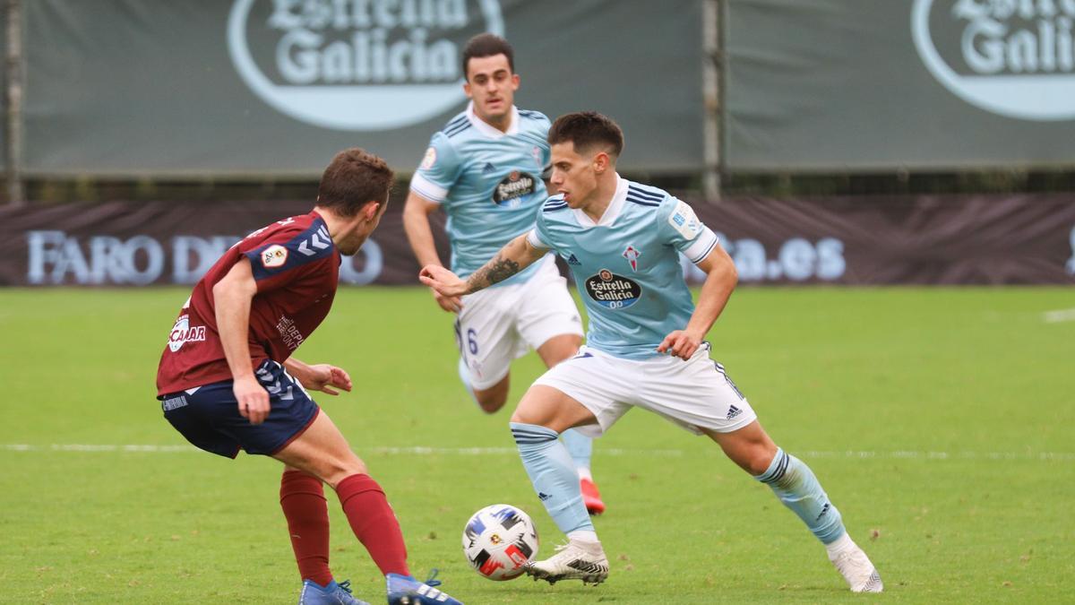 Alfon, durante un partido con el Celta B en Barreiro.