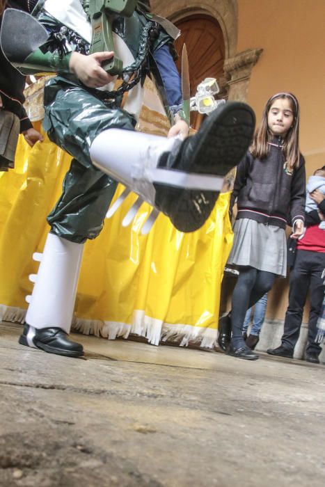 Los más pequeños celebran el Viernes de Dolores en Orihuela