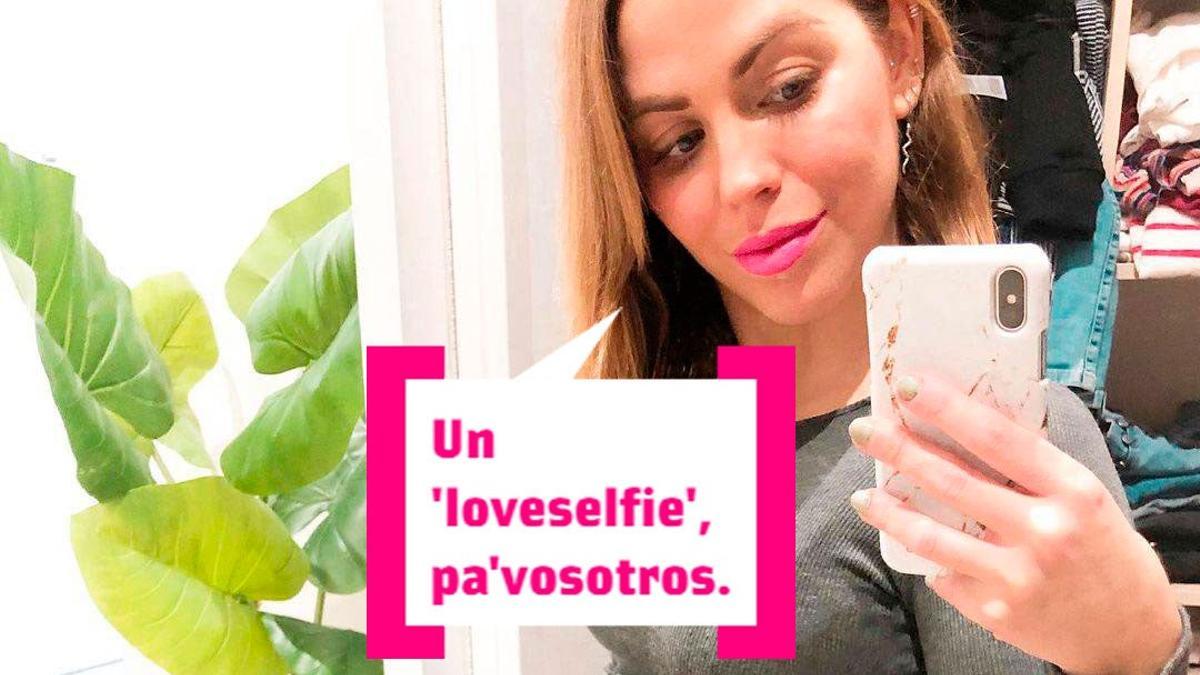 LoveYoli 'embarazadísima' frente al espejo