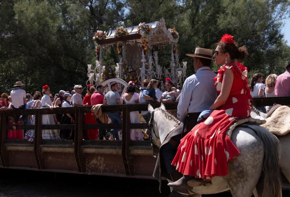 Camino al Santuario de la Virgen del Rocío en Almonte.