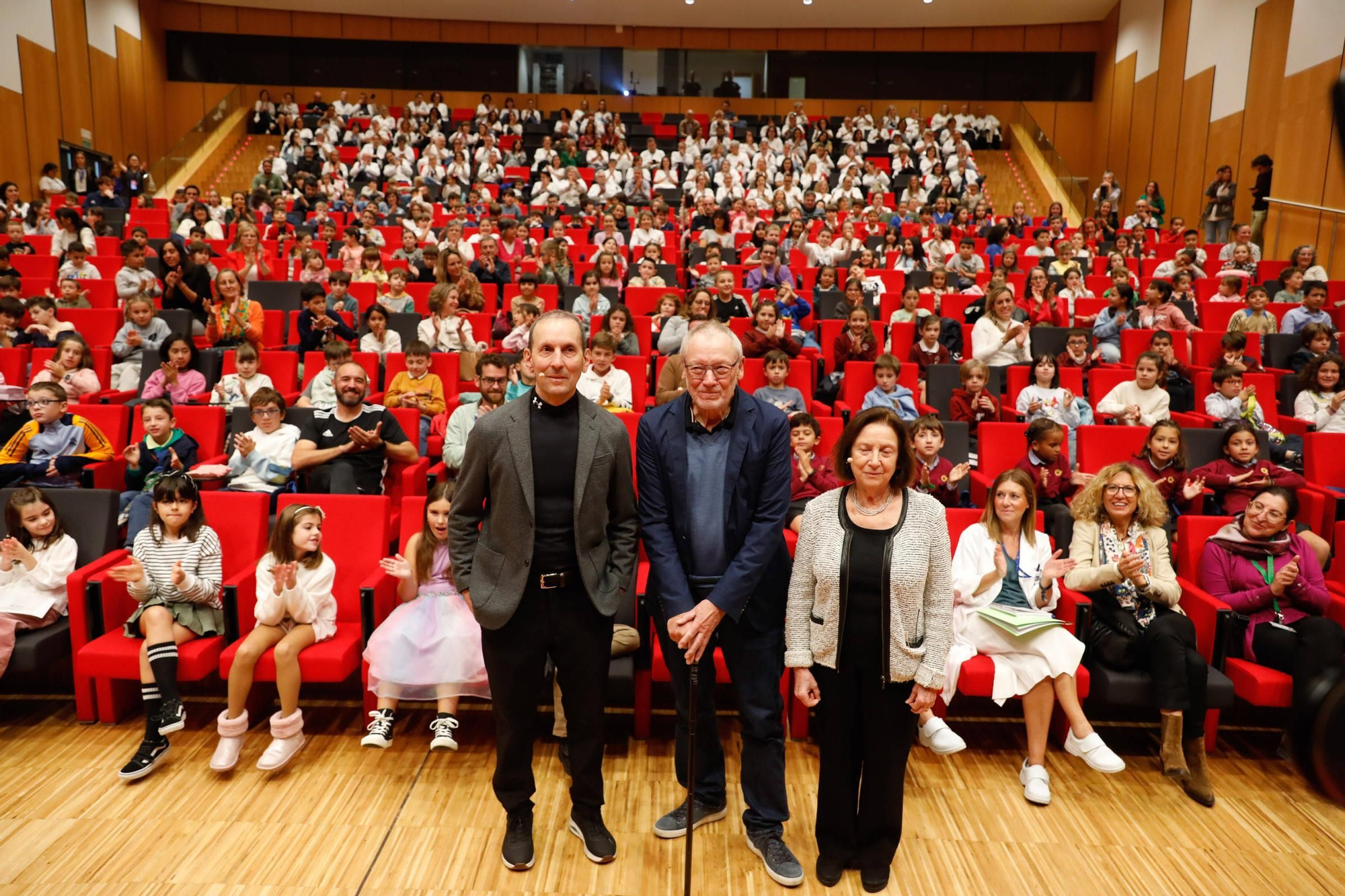 Tres de los galardonados con el premio "Princesa" de Investigación Científica y Técnica dan una charla a escolares asturianos en el HUCA.