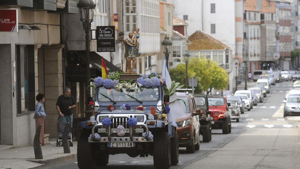 La procesión de vehículos del año pasado en Xaxán.