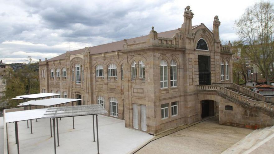 El edificio histórico de la plaza de abastos de Ourense, a la espera de la apertura. | I. Osorio
