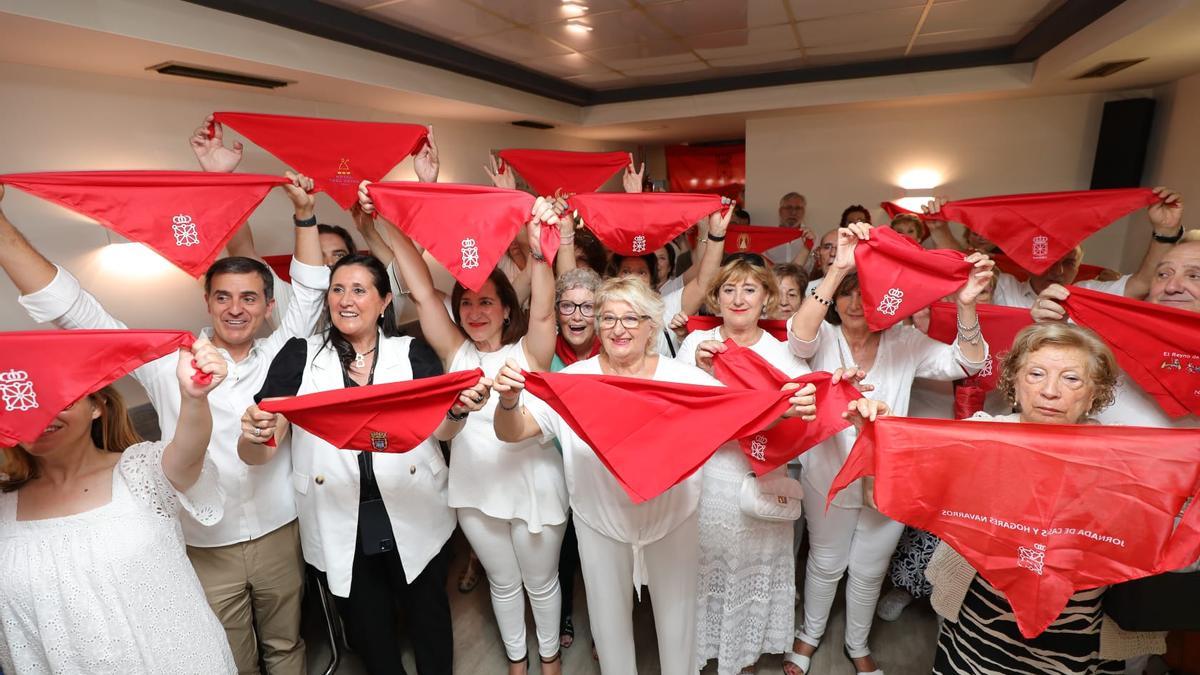 Chupinazo, vermut y charanga por el inicio de San Fermín en Zaragoza