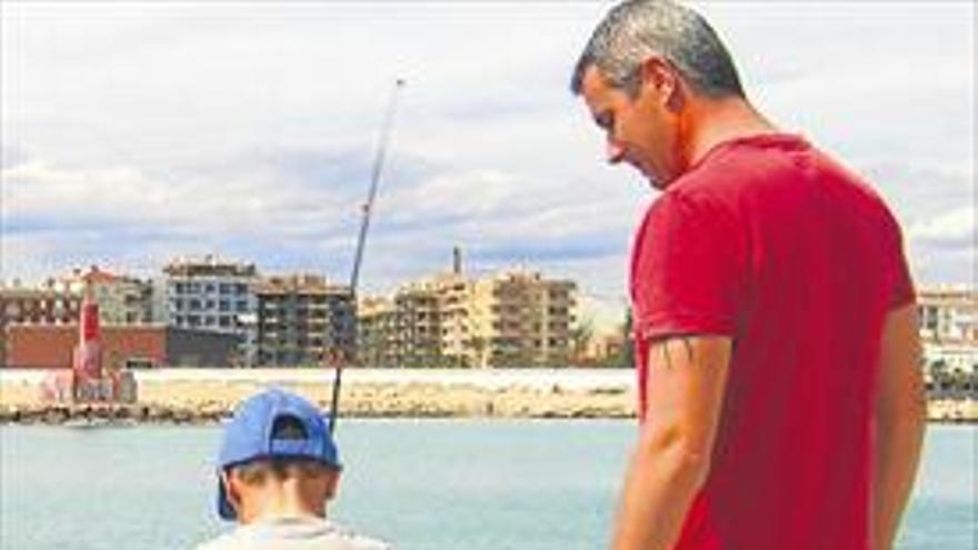 Pescar en las playas de Castellón será más caro que hacerlo en ríos