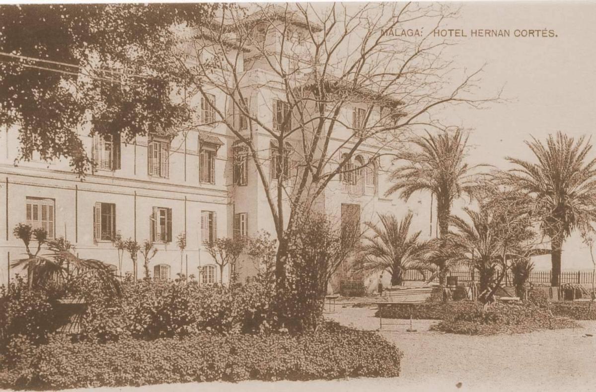 Jardines del Hotel Hernán Cortés, luego Caleta Palace, frecuentado por Lorca.