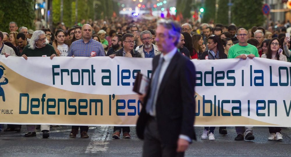Profesores, padres y alumnos piden en la calle un pacto educativo sin la Lomce