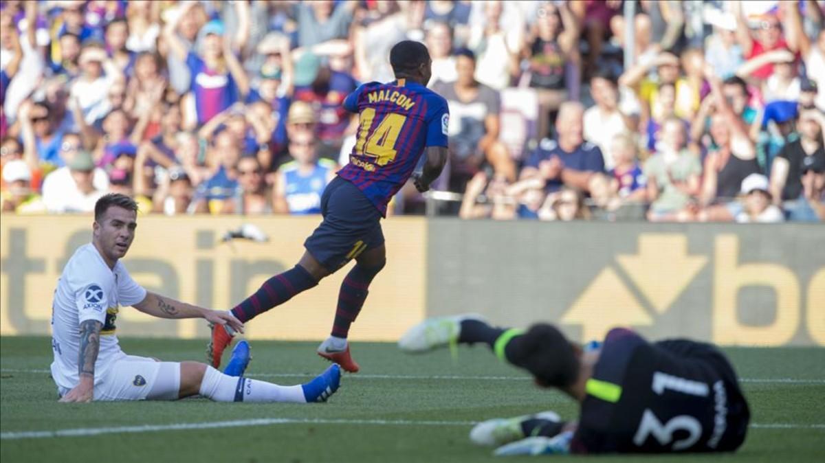 Malcom celebra su primer gol en el Camp Nou