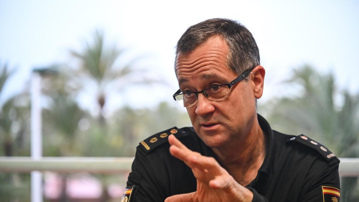 Montore ha estado casi 7 años como comisario de la Policía Nacional en Elche