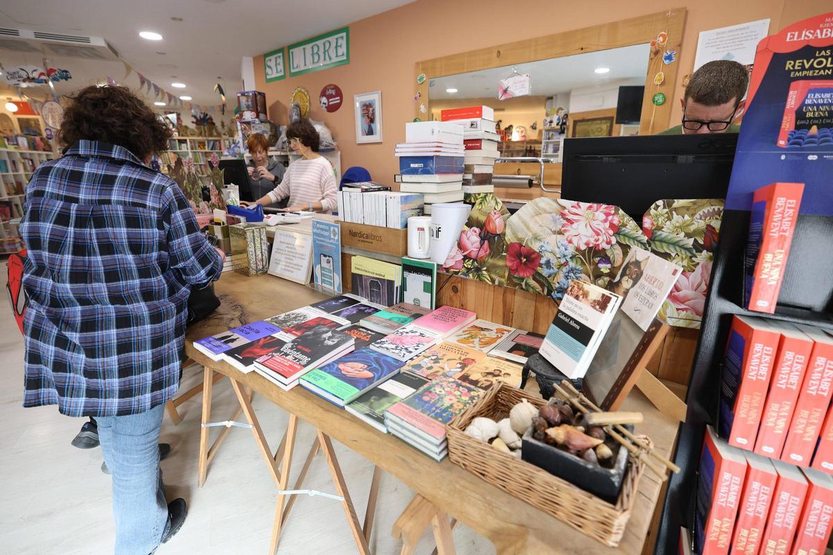 Todas las imágenes de los preparativos, recomendaciones y expectativas para el Día del Libro en Ibiza
