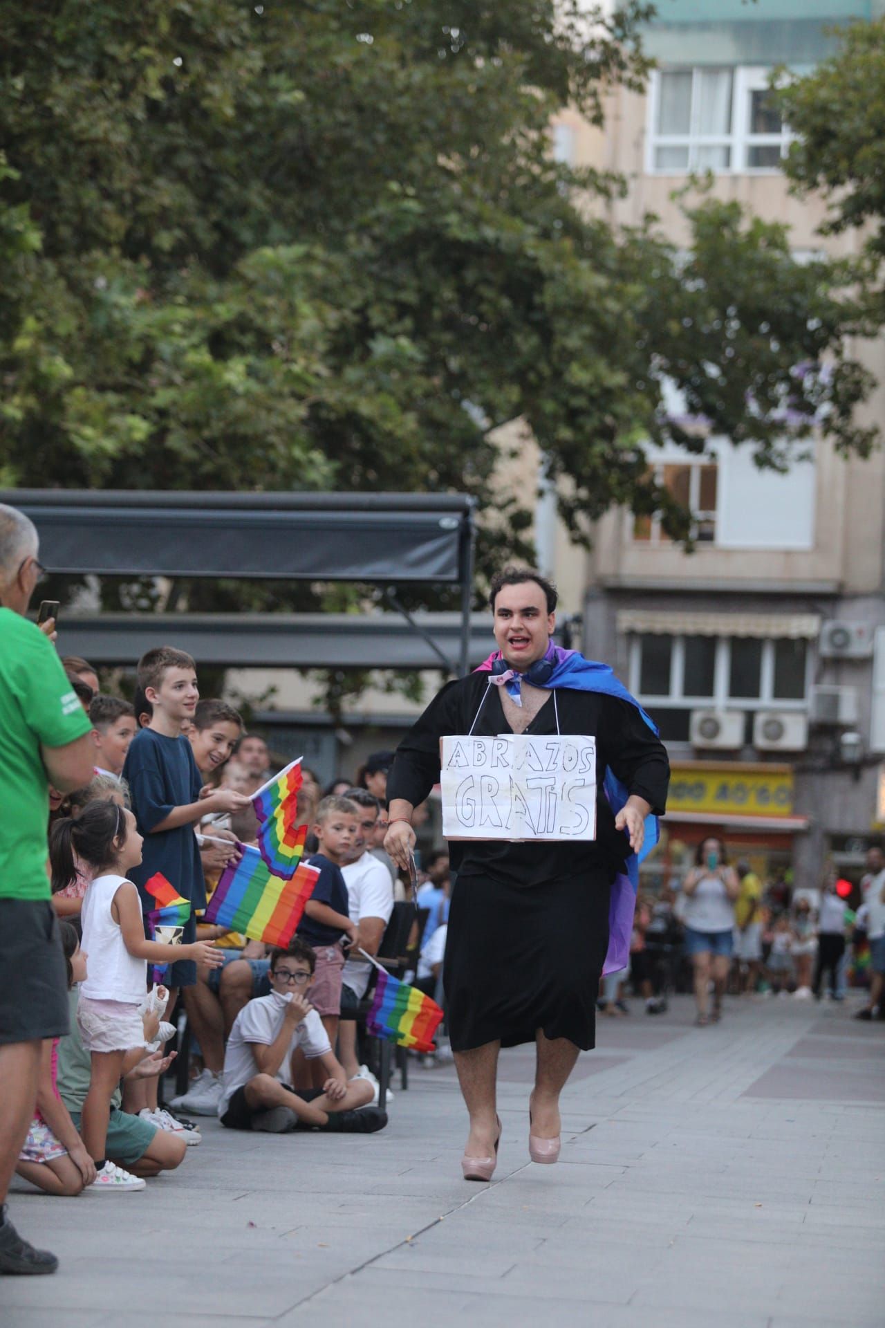 Orgullo Elche: carrera de tacones en Elche