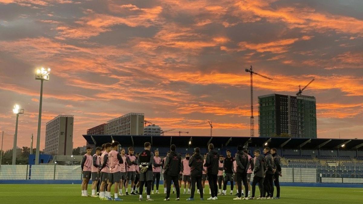 El Espanyol se ejercitó este lunes por última vez antes de viajar a Cantabria