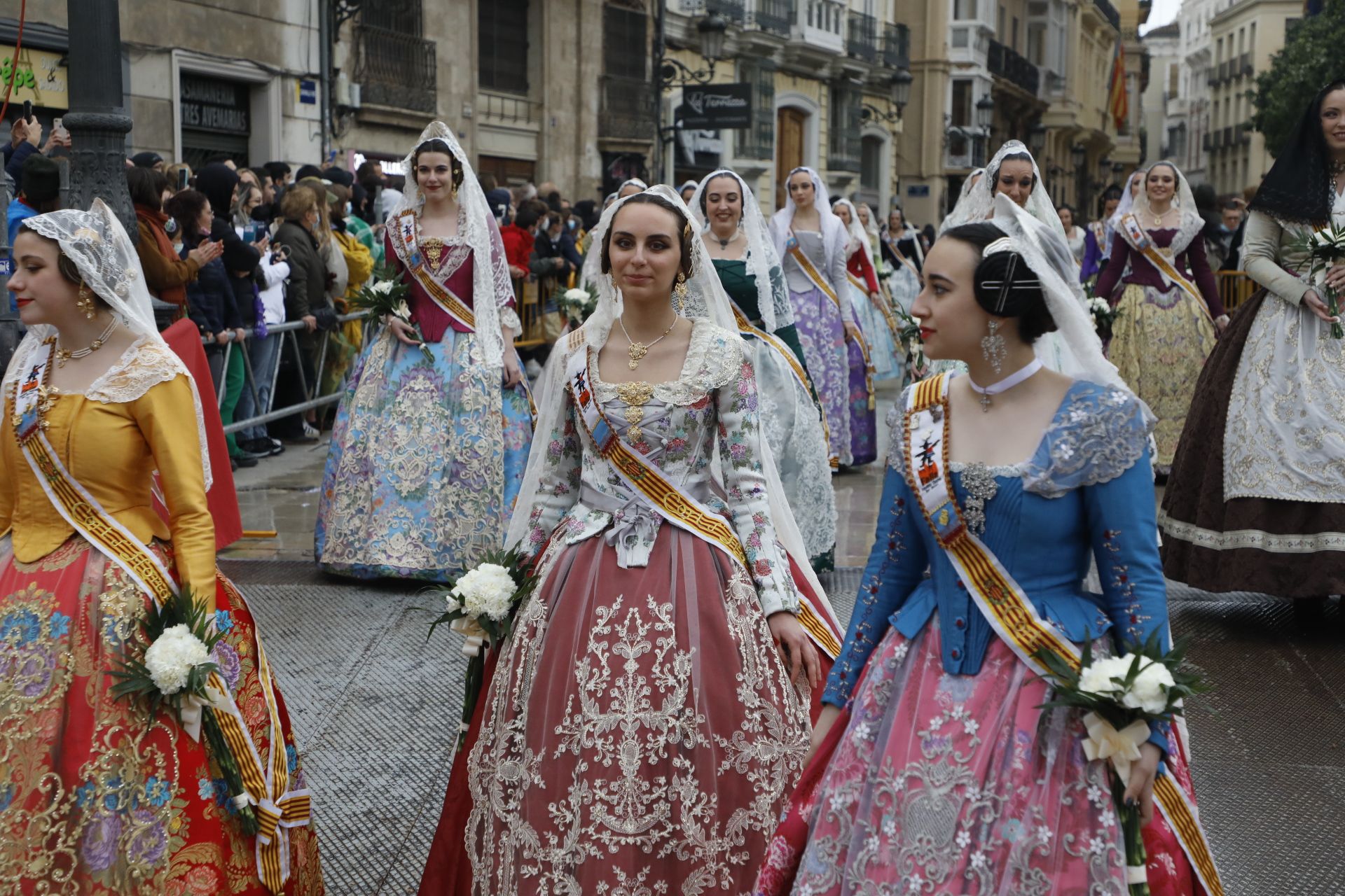 Búscate en el primer día de ofrenda por la calle de Quart (entre las 17:00 a las 18:00 horas)