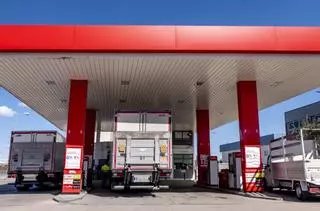 La bonificación de 20 céntimos al carburante de los transportistas bajará a 10 céntimos
