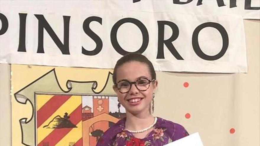 Alejandra López, tercer premio en el Certamen de Jota de Pinsoro