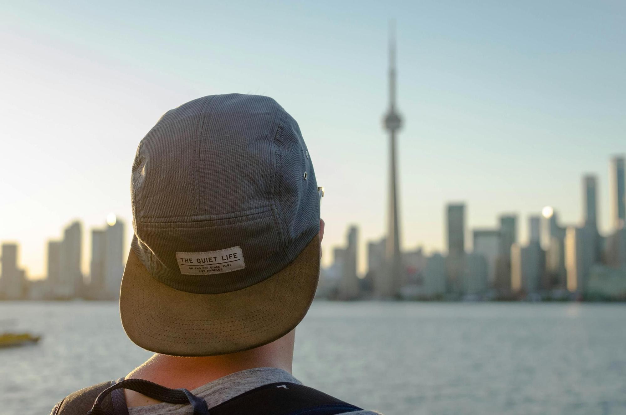 Una gorra te puede ayudar a bajar la temperatura corporal.