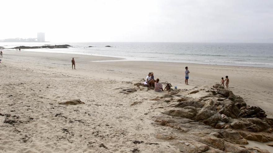 El Concello abre al baño las playas afectadas por vertidos en el Lagares