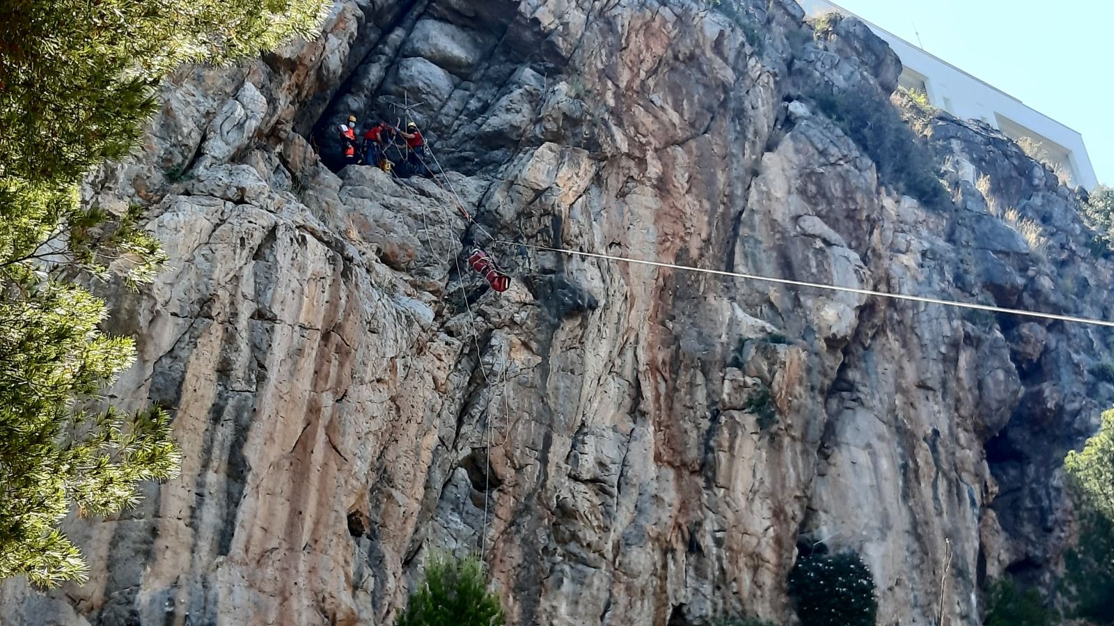 Simulacro de un rescate extremo  en la montaña