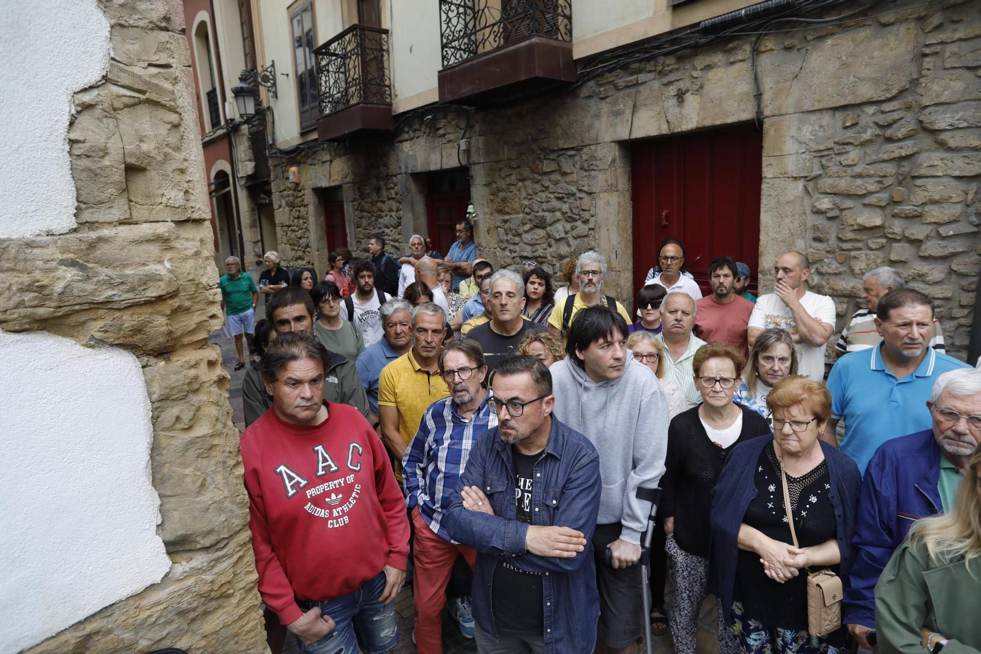 Así fue la despedida y el homenaje de amigos y clientes del Cafetón en Avilés a sus dueños, muertos en León