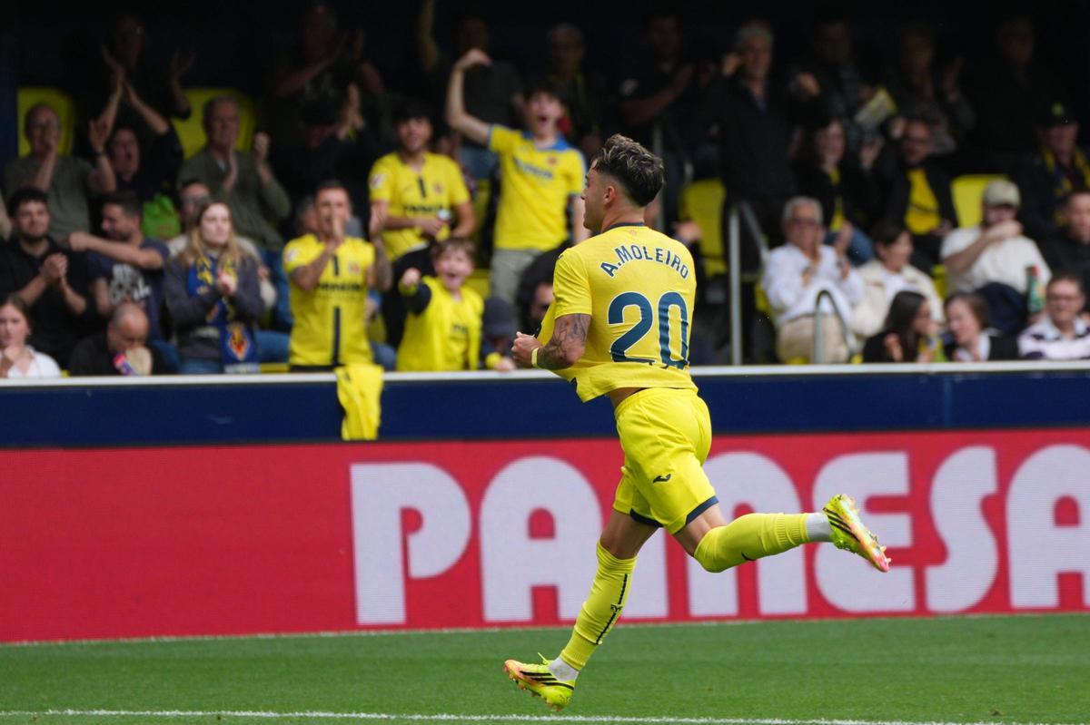 Moleiro celebra el 2-1.