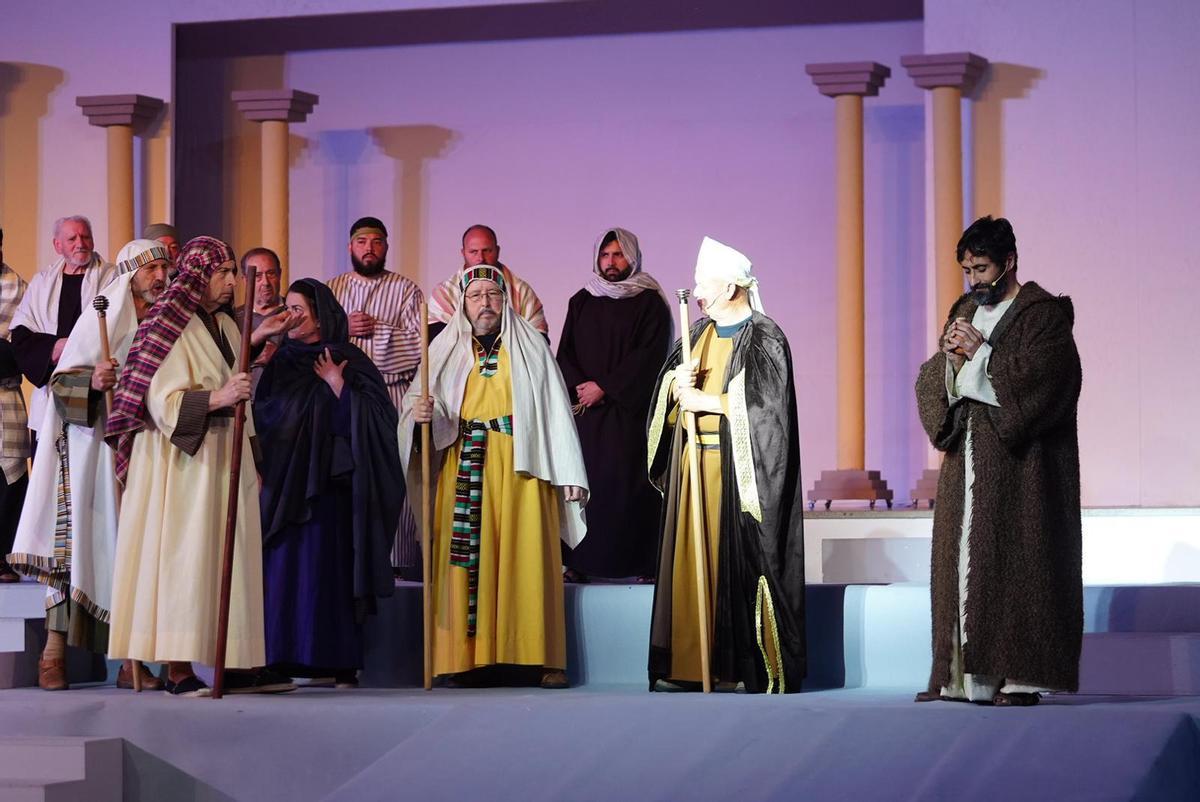 Los vecinos de Villanueva del Duque ponen en escena la historia de Jesús Nazareno