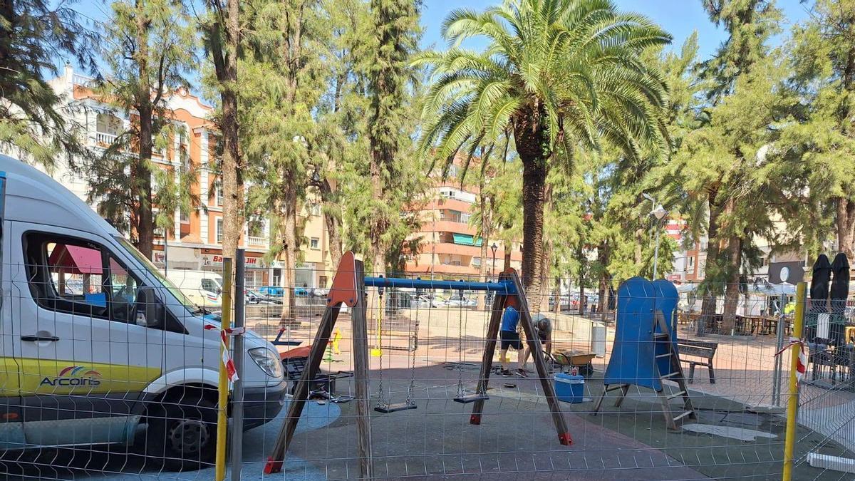 Obras iniciadas en el parque de la plaza de la Libertad.