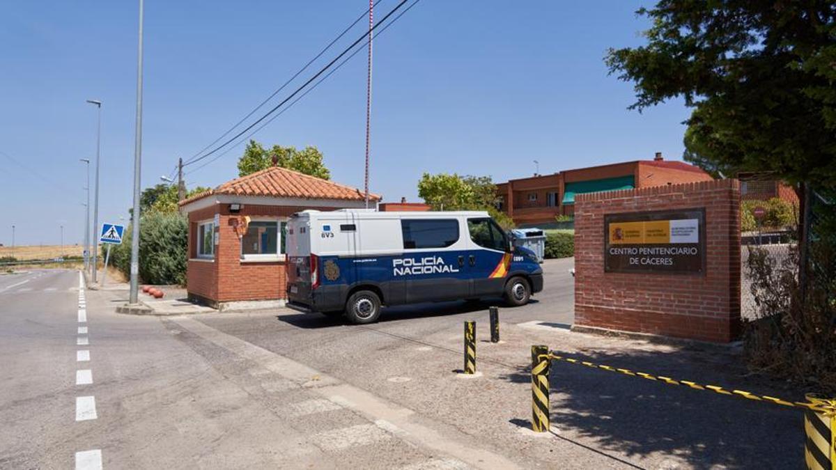 Entrada al centro penitenciario de Cáceres, en una imagen de archivo