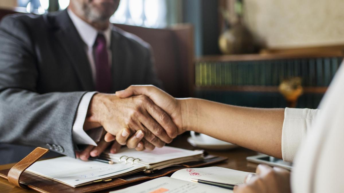 Només els membres exercents d’un col·legi poden fer d’advocats