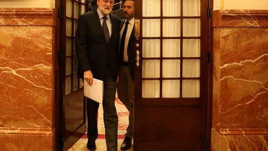 Mariano Rajoy, ayer en los pasillos del Congreso. // Efe