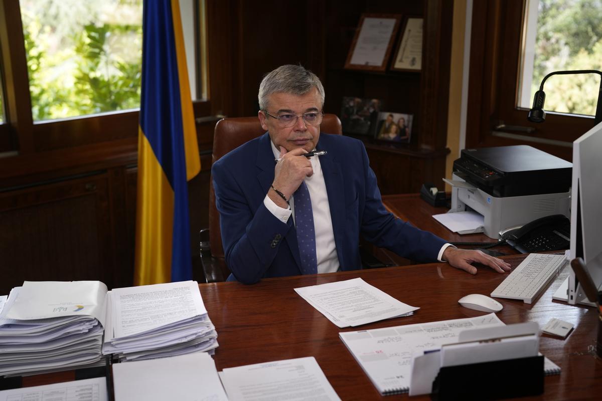 21/02/2024.Madrid. ENTREVISTA AL EMBAJADOR DE UCRANIA EN ESPAÑA, SERHII POHORELTSEV, EN LA EMBAJADA DE SU PAIS