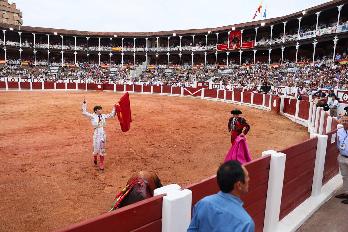 El ambiente en la novillada para cerrar la feria de Begoña en El Bibio, en imágenes El ambiente en la novillada para cerrar la feria de Begoña en El Bibio, en imágenes