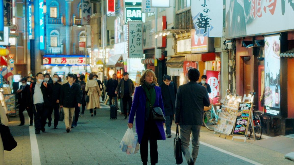 Los planos de Karin Viard paseando por las calles de Tokio tuvieron que hacerse a escondidas.