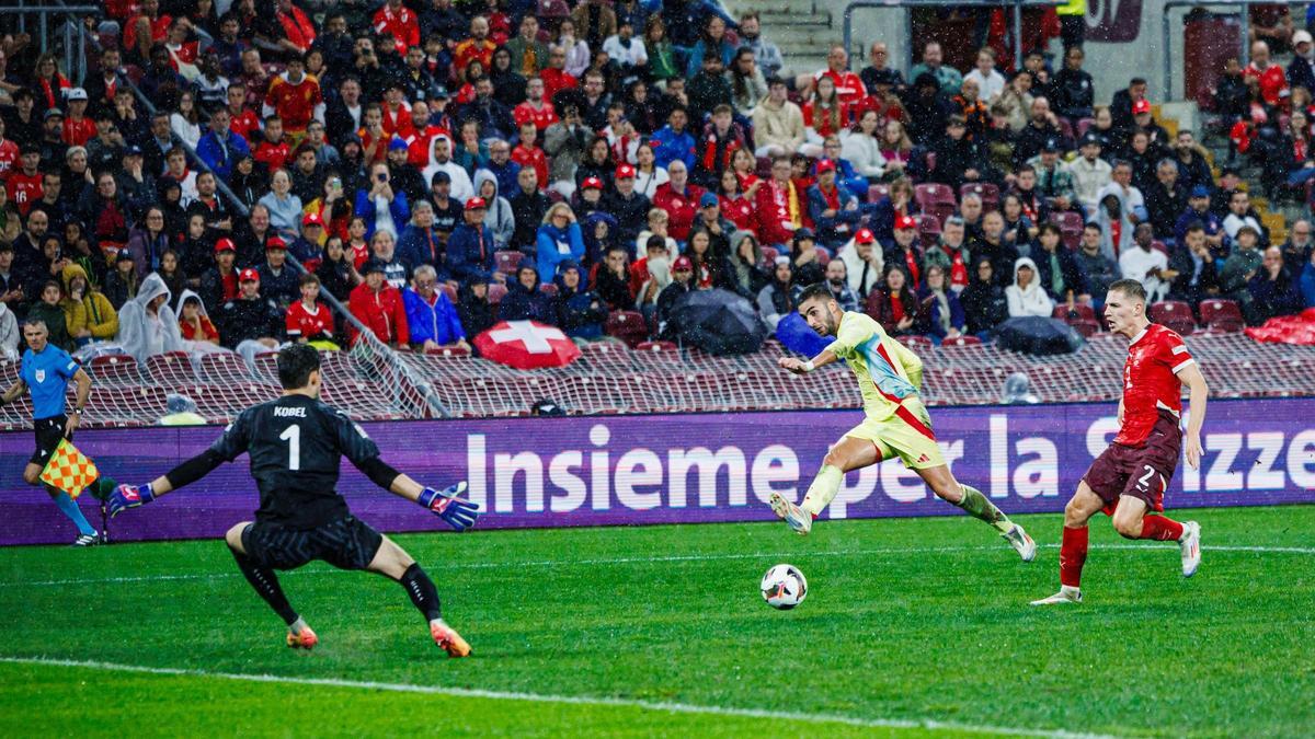 Ferran Torres consigue el 1-4 de España ante Suiza tras recibir la asistencia de Joselu.