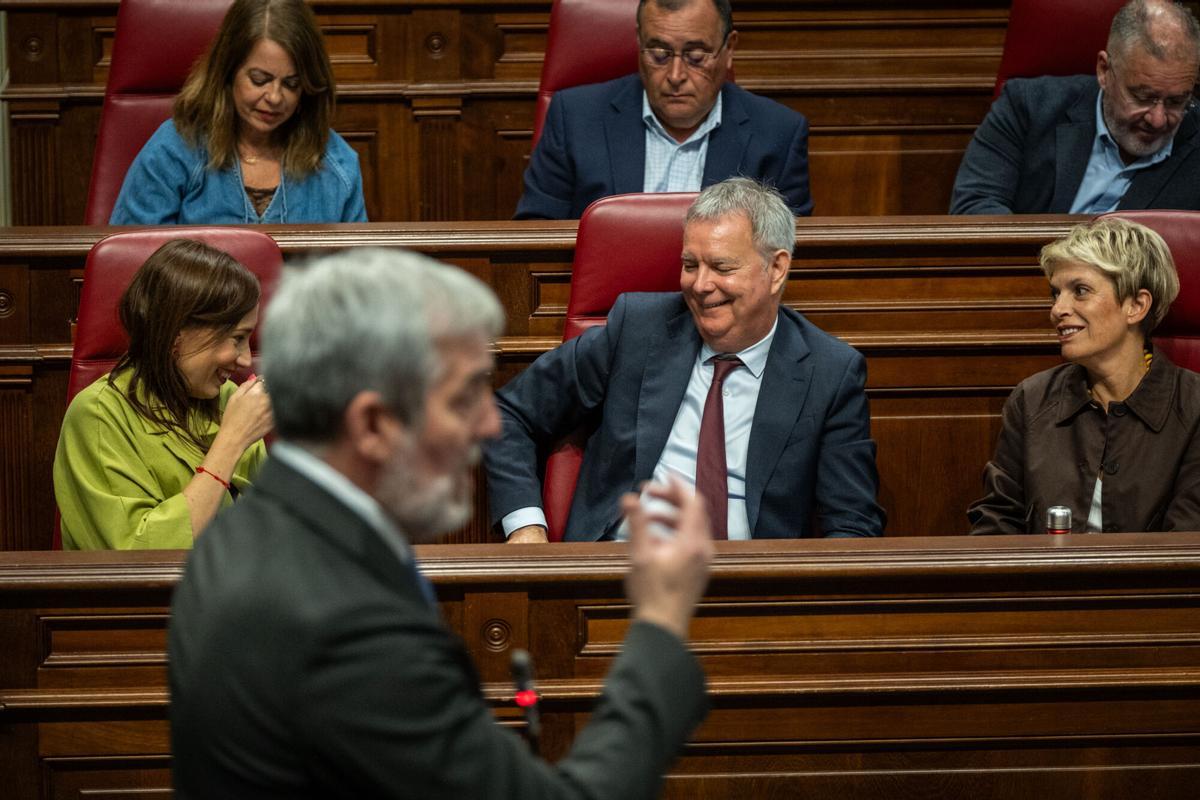 Pleno del Parlamento de Canarias Preguntas de control al presidente Fernando Clavijo sobre la crisis sanitaria del MV Hondius. Al resto de consejeros se les preguntará y comparecerán para abordar otros asuntos.