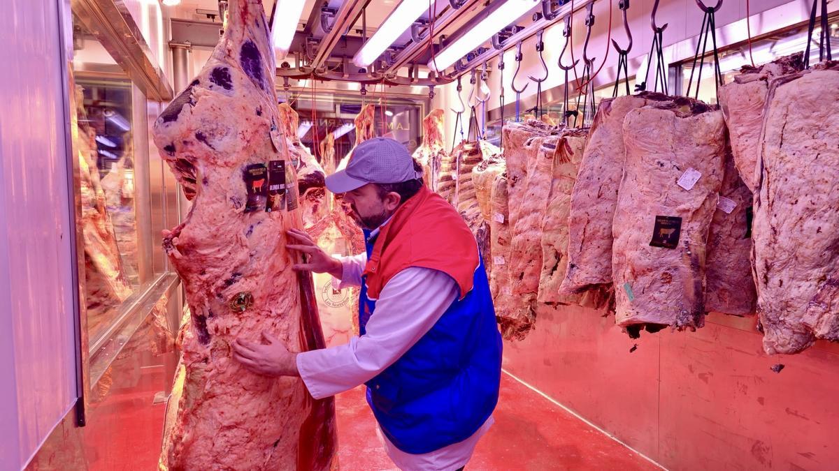 Alberto Campos, afinador de carnes de Central de Carnes Norteños.