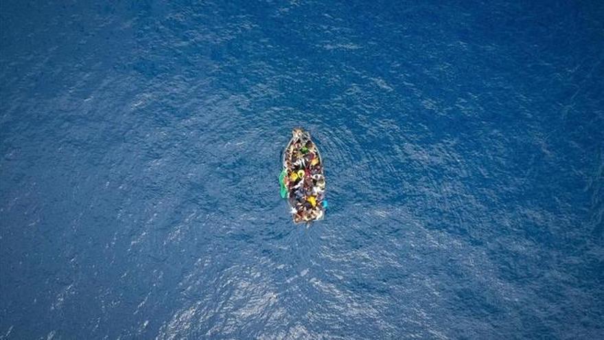 Muere un bebé nacido en una patera a la deriva camino de Canarias