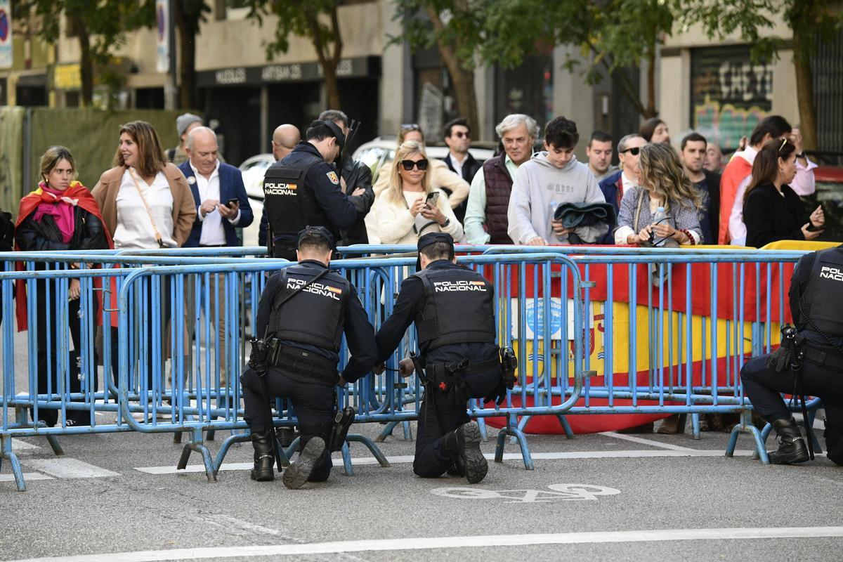 PROTESTAS FERRAZ | Nueva jornada de protestas frente a la sede del PSOE ...