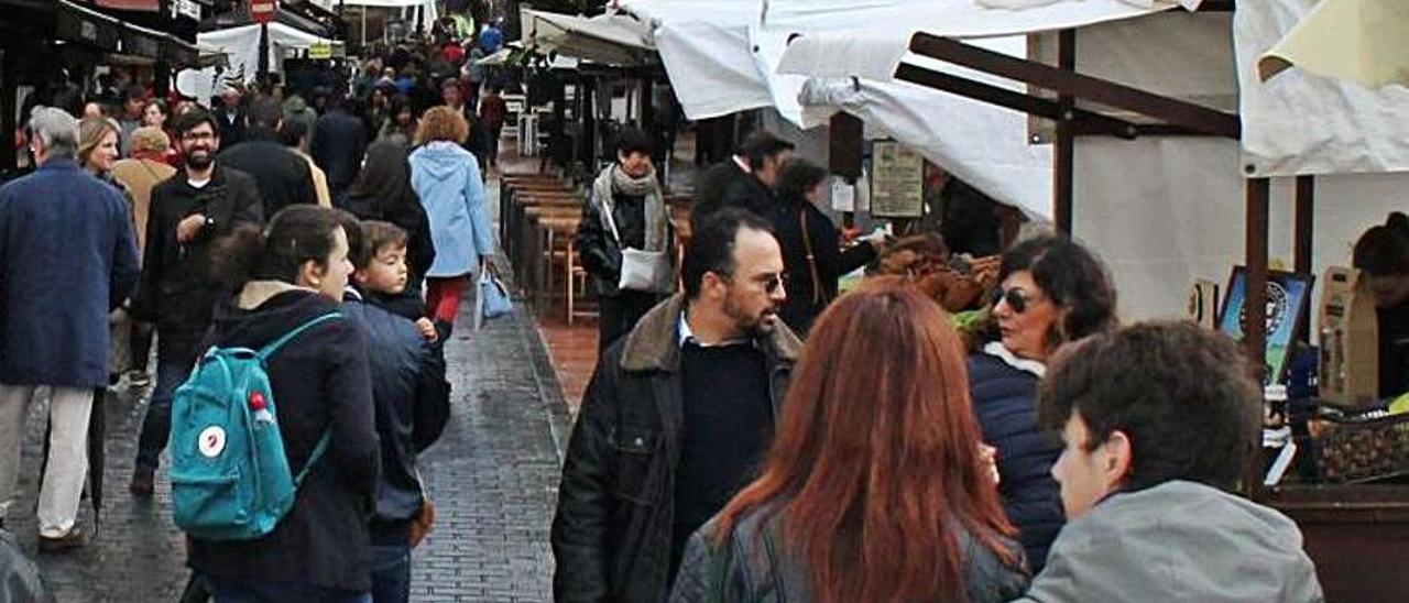 Asistentes al “Mercado de Gascuña” en el año 2017.