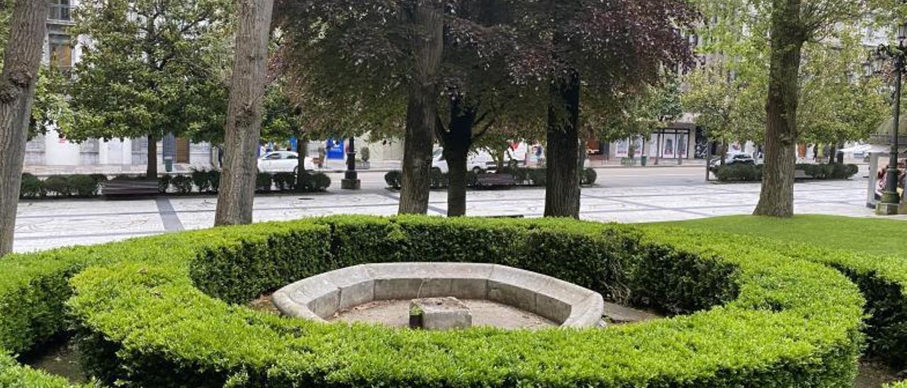 La fuente en la que el Ayuntamiento pretende reubicar el Neptuno. | LNE