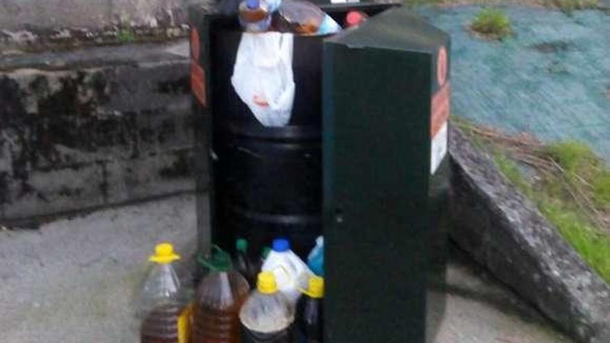Imagen de un contenedor de aceite en Iñás del 1 de octubre de 2017.