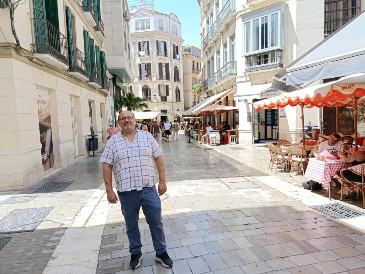 Eduardo García Alfonso, en calle Granada, que sigue el cauce primitivo del arroyo del Calvario.