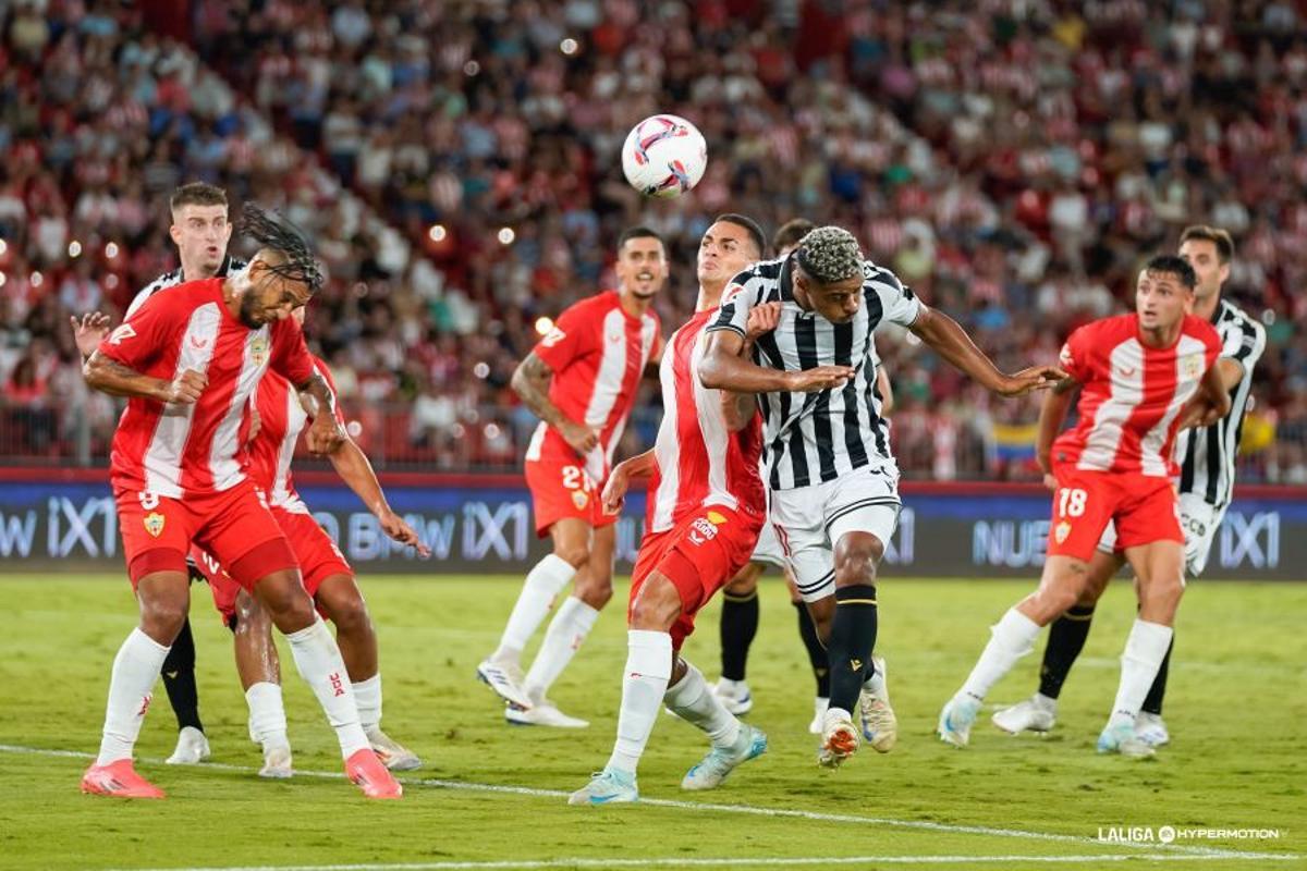 Una imagen del partido entre el Almería y el Castellón